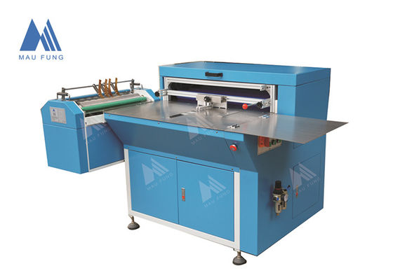 Маленькая печатная фабрика изготавливает книжные чехлы