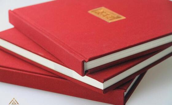 Maufung MF-PCM560EV Гидравлический круглый задней книжной прессовой кризирующей машины для книги Библии